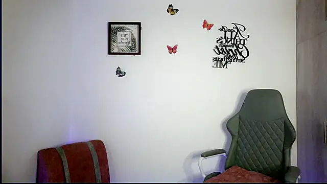 Snapshot of Nala_j8 chatting on 04.15.26 Nala j8 online show from 04.15.26