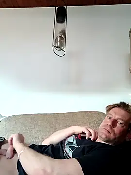 MArciQuarky online show from 02.18.25