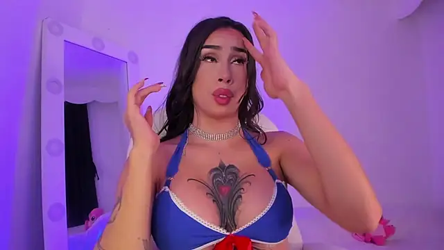 Snapshot of JulietaBomGV chatting on 02.14.25 JulietaBomGV online show from 02.14.25