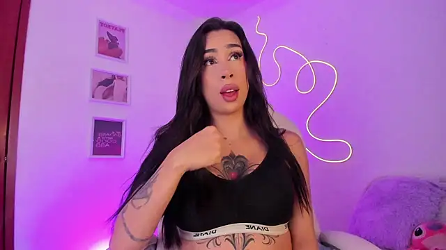 Snapshot of JulietaBomGV chatting on 03.11.25 JulietaBomGV online show from 03.11.25