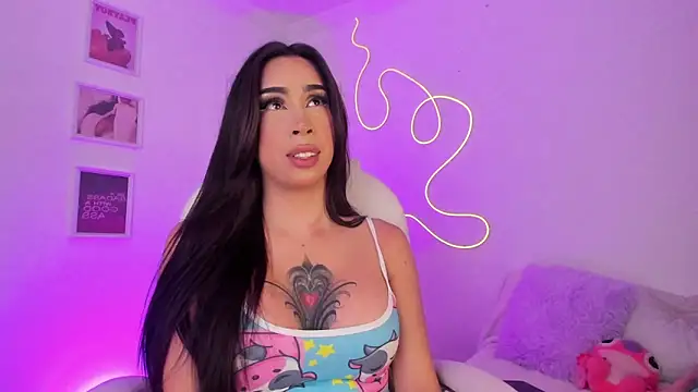 Snapshot of JulietaBomGV chatting on 03.15.25 JulietaBomGV online show from 03.15.25