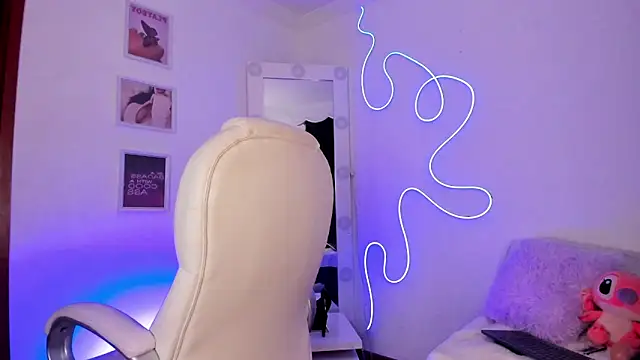 Snapshot of JulietaBomGV chatting on 03.19.25 JulietaBomGV online show from 03.19.25