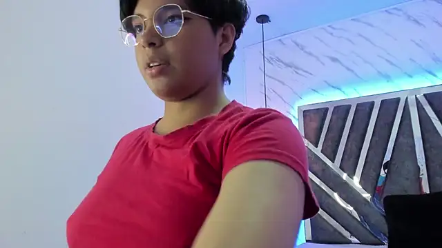 Emmapark  online show from 02.13.25