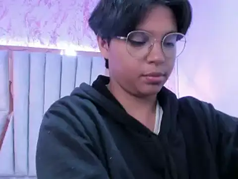 Emmapark  online show from 02.20.25