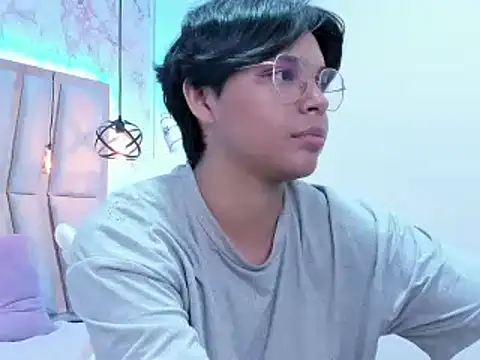 Emmapark  online show from 02.25.25