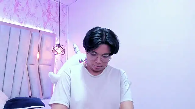 Emmapark  online show from 03.15.25