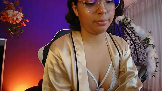 Emmapark  online show from 04.15.26