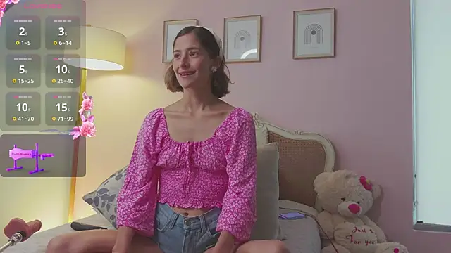 Snapshot of KittyAna chatting on 02.06.25 KittyAna online show from 02.06.25