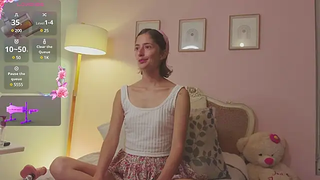 Snapshot of KittyAna chatting on 02.11.25 KittyAna online show from 02.11.25