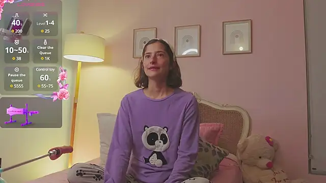 Snapshot of KittyAna chatting on 02.25.25 KittyAna online show from 02.25.25