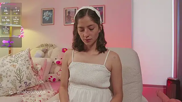 Snapshot of KittyAna chatting on 09.25.25 KittyAna online show from 09.25.25