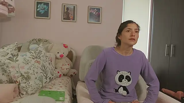 Snapshot of KittyAna chatting on 10.27.25 KittyAna online show from 10.27.25