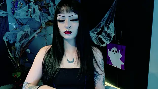 Snapshot of Madison_Jackson chatting on 10.30.25 Madison Jackson online show from 10.30.25