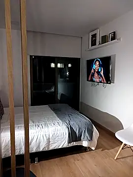 Snapshot of Charlotte_Bayron chatting on 10.31.25 Charlotte Bayron online show from 10.31.25