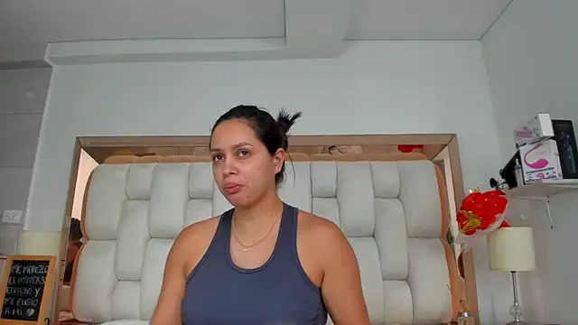 Snapshot of emilyparkerr01 chatting on 09.10.25 emilyparkerr01 online show from 09.10.25