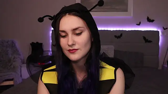 Erotic Synth Goddess online show from 10.25.25