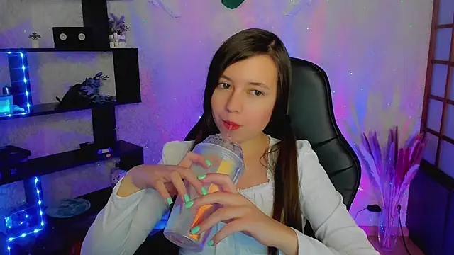 Lina Brownie online show from 01.05.25