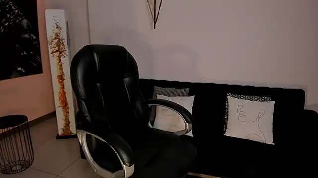 CharlotteCox  online show from 01.30.25