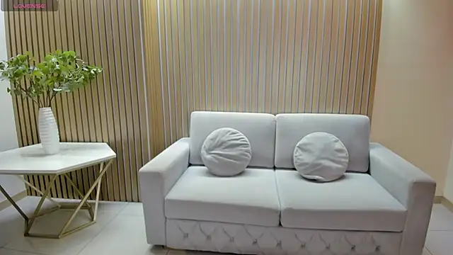 Snapshot of CharlotteCox_ chatting on 05.28.26 CharlotteCox online show from 05.28.26
