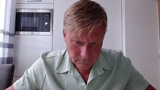 Snapshot of johnnym1 chatting on 09.25.25 johnnym1 online show from 09.25.25