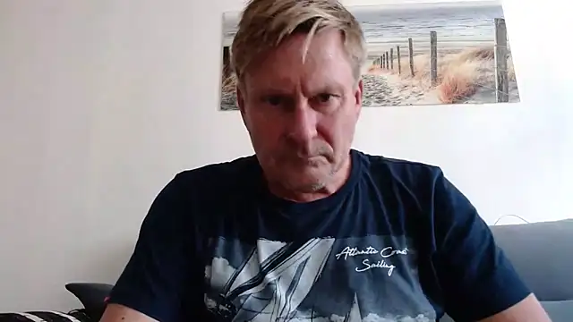 Snapshot of johnnym1 chatting on 11.06.25 johnnym1 online show from 11.06.25