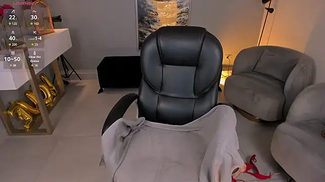 RoxanneHill  online show from 02.16.25