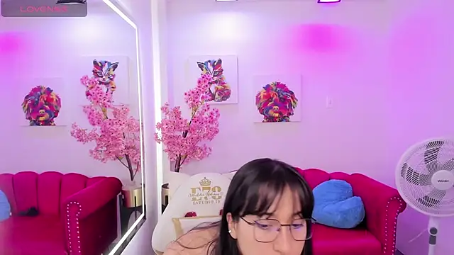 Miss dolly  online show from 03.05.25