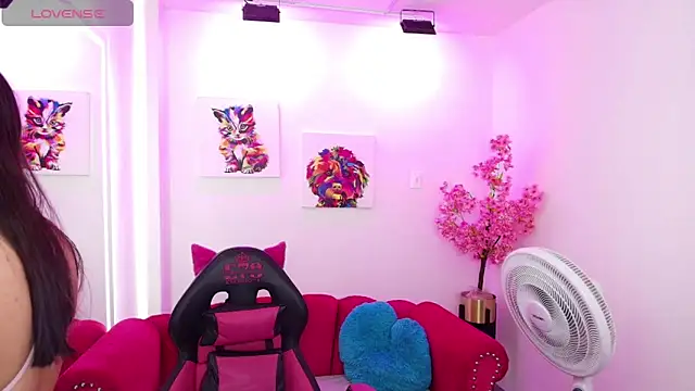 Miss dolly  online show from 10.11.25