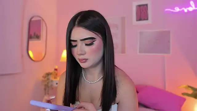 Snapshot of little-natt chatting on 12.13.24 little-natt online show from 12.13.24