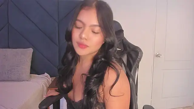 Snapshot of sarita_hills chatting on 02.14.25 sarita hills online show from 02.14.25