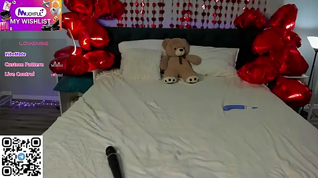 Kelly Hardy online show from 02.15.25