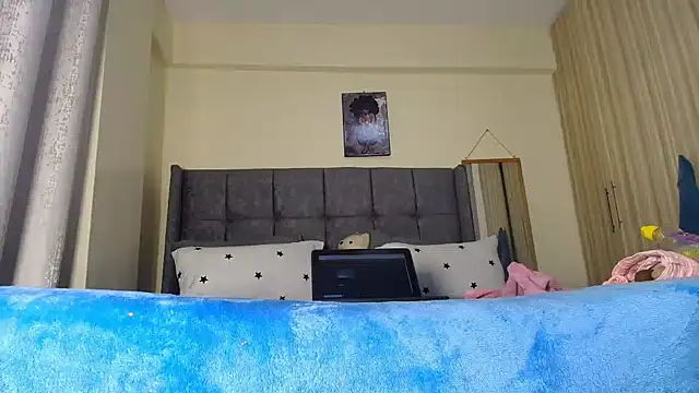 t-NaughtyLicia online show from 02.14.25