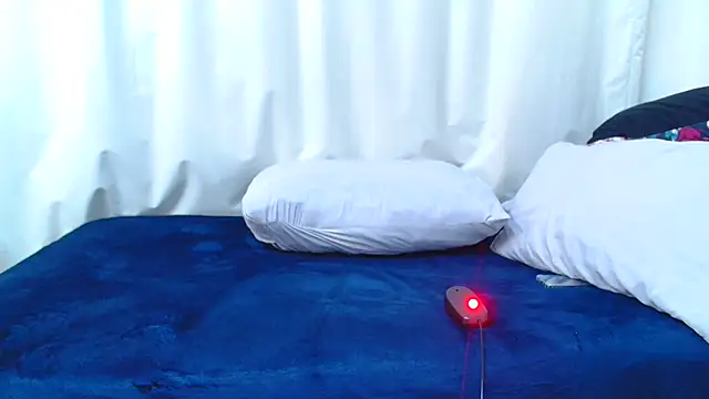 Snapshot of HotSmallTits chatting on 10.20.25 HotSmallTits online show from 10.20.25