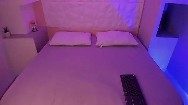 Snapshot of RenataEvans chatting on 10.22.25 RenataEvans online show from 10.22.25