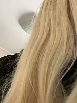 Snapshot of NikaMur chatting on 02.13.25 NikaMur online show from 02.13.25