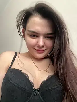 Snapshot of NikaMur chatting on 02.18.25 NikaMur online show from 02.18.25