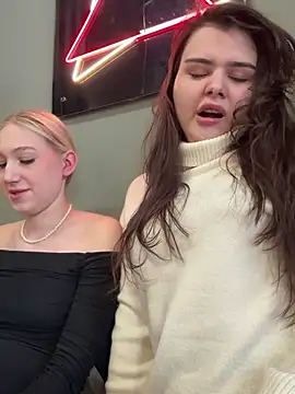 Snapshot of NikaMur chatting on 02.28.25 NikaMur online show from 02.28.25