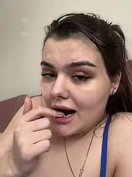 Snapshot of NikaMur chatting on 03.05.25 NikaMur online show from 03.05.25