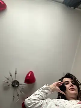 Snapshot of NikaMur chatting on 03.10.25 NikaMur online show from 03.10.25