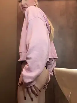 Snapshot of NikaMur chatting on 03.12.25 NikaMur online show from 03.12.25