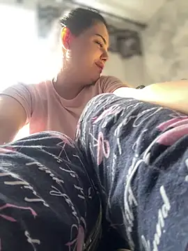 Snapshot of NikaMur chatting on 03.22.25 NikaMur online show from 03.22.25