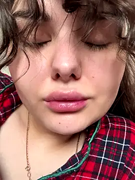 Snapshot of NikaMur chatting on 10.04.25 NikaMur online show from 10.04.25