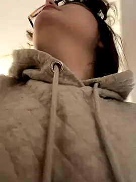 Snapshot of NikaMur chatting on 10.07.25 NikaMur online show from 10.07.25