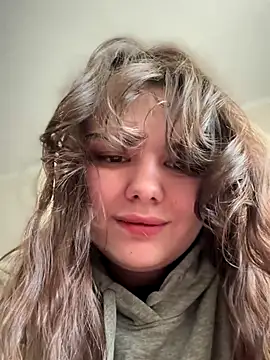 Snapshot of NikaMur chatting on 10.20.25 NikaMur online show from 10.20.25