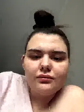 Snapshot of NikaMur chatting on 10.29.25 NikaMur online show from 10.29.25