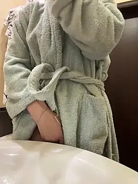 Snapshot of NikaMur chatting on 12.17.25 NikaMur online show from 12.17.25