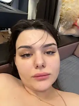 Snapshot of NikaMur chatting on 12.18.25 NikaMur online show from 12.18.25