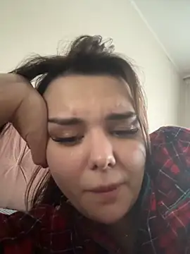 Snapshot of NikaMur chatting on 12.19.25 NikaMur online show from 12.19.25