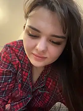 Snapshot of NikaMur chatting on 12.20.25 NikaMur online show from 12.20.25