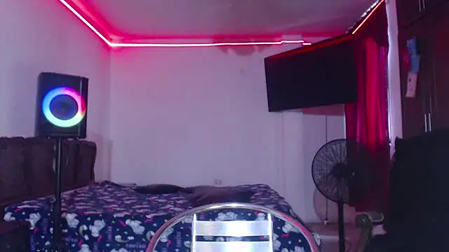 Snapshot of aliceesmith chatting on 01.18.25 aliceesmith online show from 01.18.25